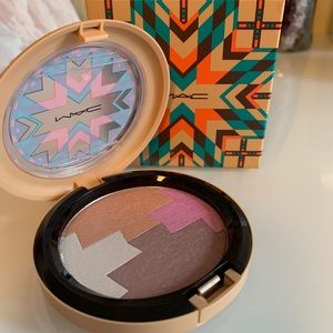 MAC Cosmetics Makeup - MAC blush/beauty powder MAC Cosmetics Makeup - MAC blush/beauty powder